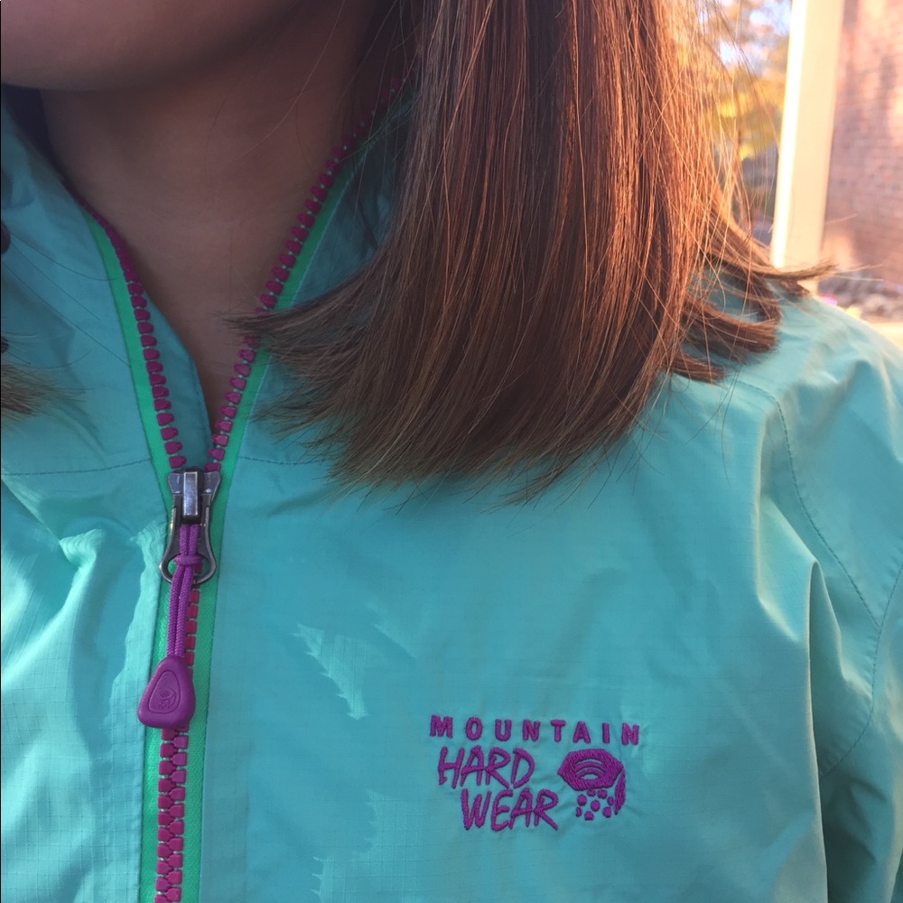 SIZE MED MOUNTAIN HARDWEAR RAINCOAT